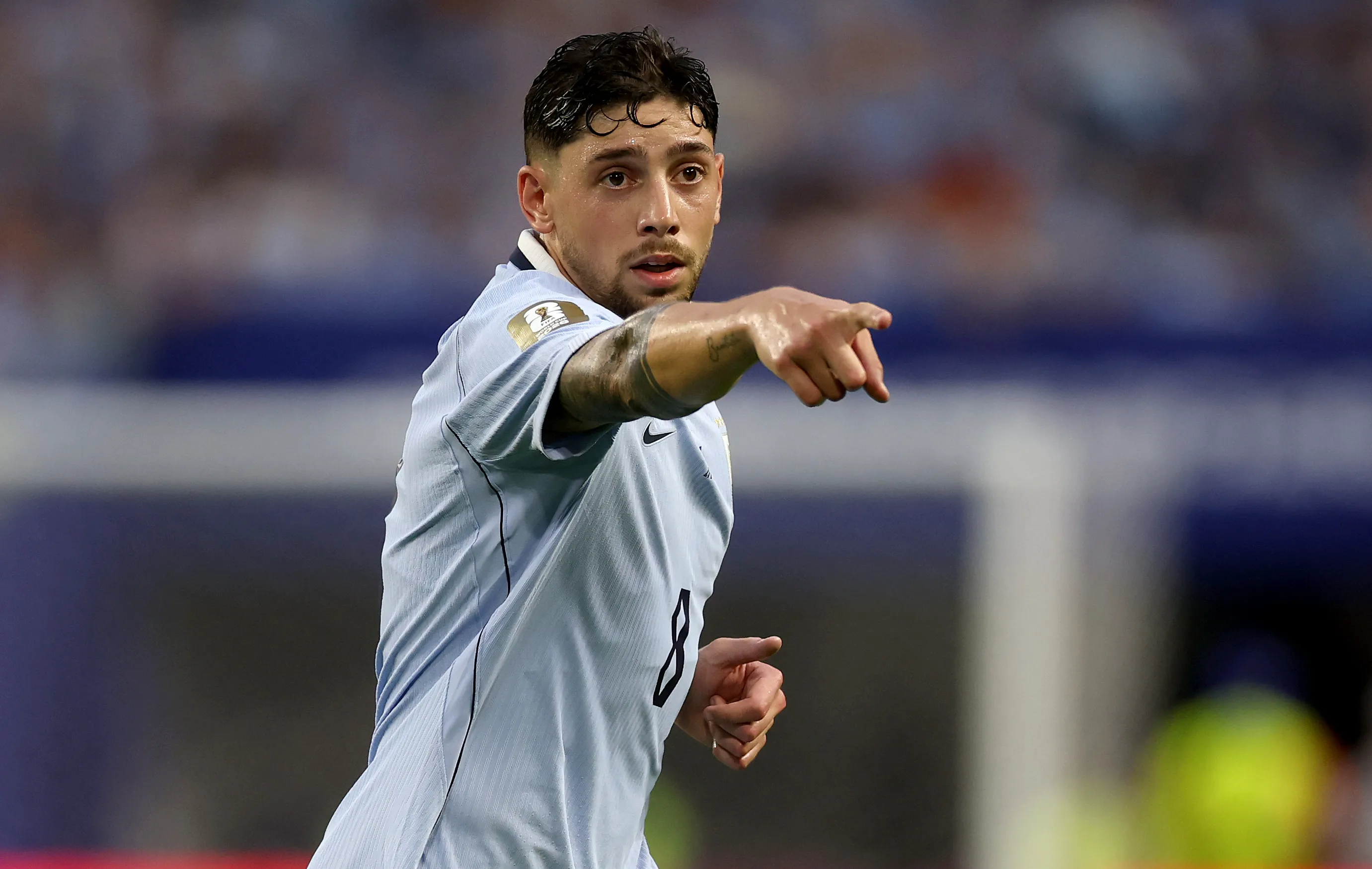 Federico Valverde, ante la última bala de Uruguay. (Foto: Getty)