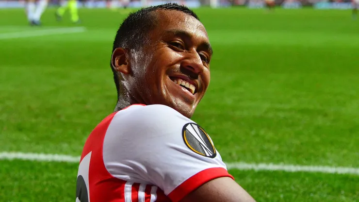 Renato Tapia jugó en Feyenoord