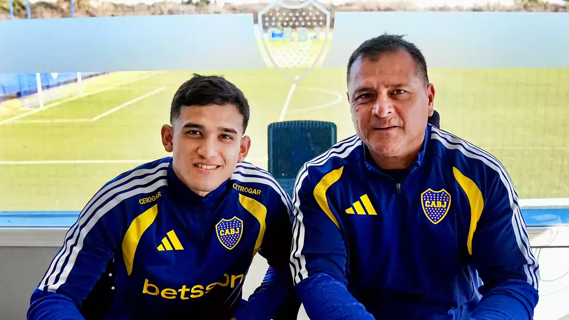 Dylan Gorosito junto al Chelo Delgado.