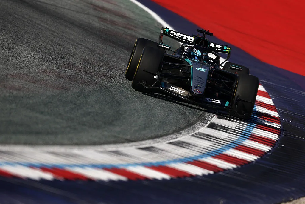 George Russell marcó el mejor tiempo en la simulación de clasificación. (Getty)