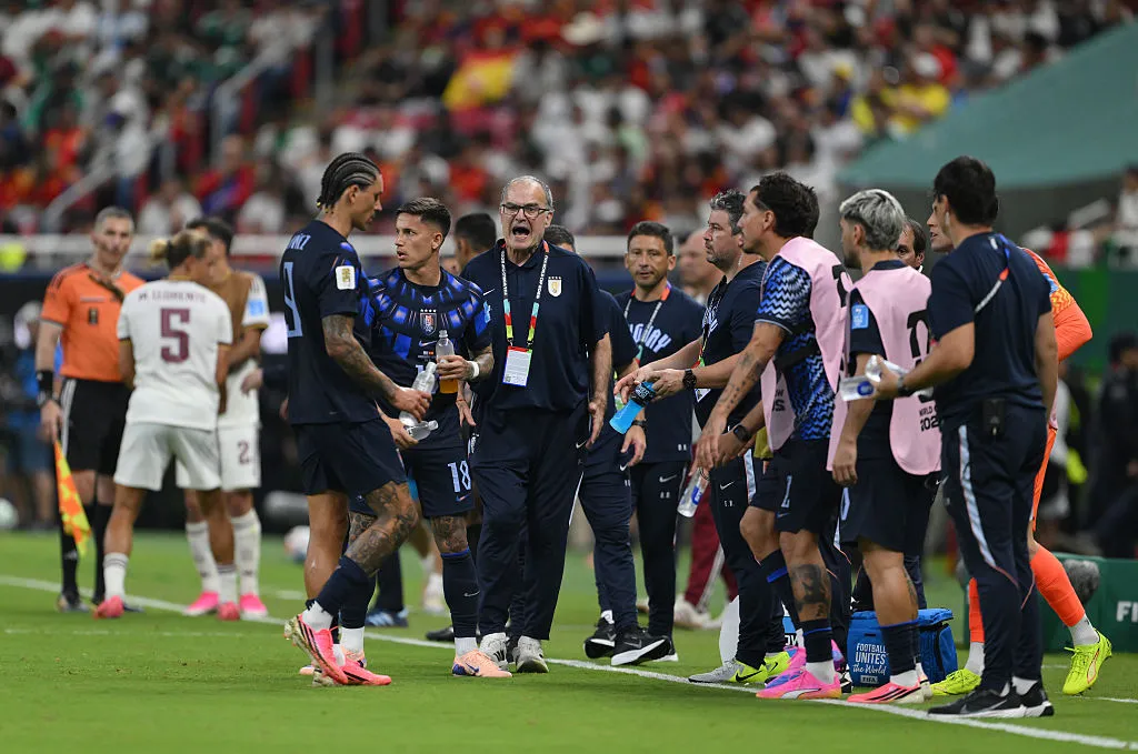 Bielsa no logró llevar a Uruguay a los dieciseisavos de final del Mundial.