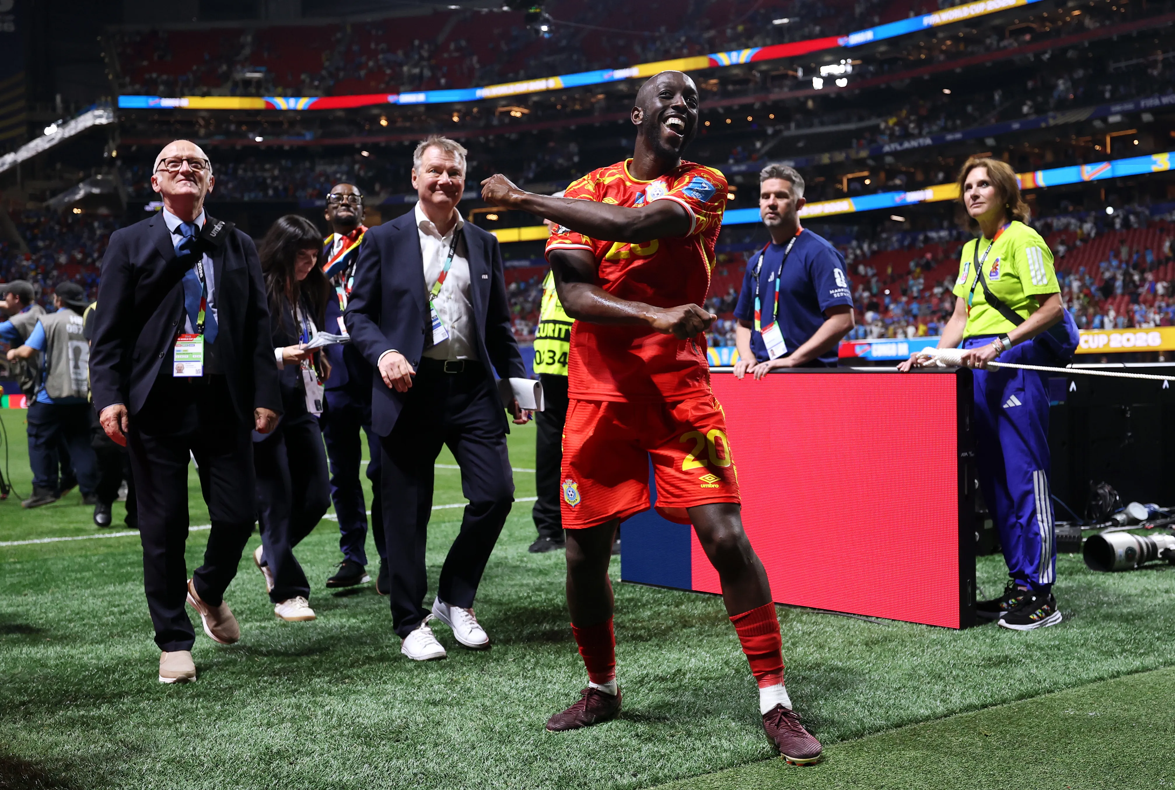 Yoane Wissa de RD Congo realiza el Fimbu para celebrar. (Foto: Getty).