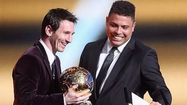 Lionel Messi y Ronaldo Nazário en la gala del Balón de Oro.