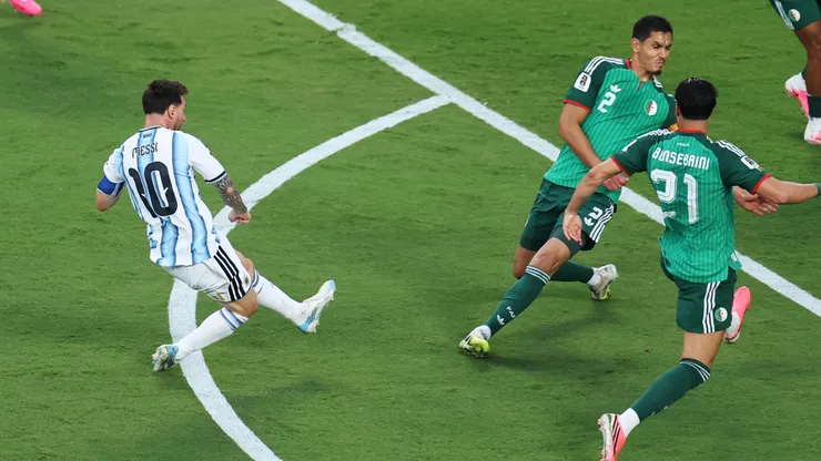 El primer gol de Messi a Argelia.