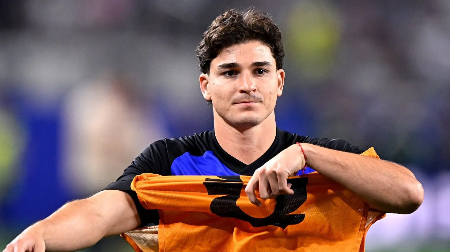 Julián Álvarez reemplaza a Lautaro Martínez.