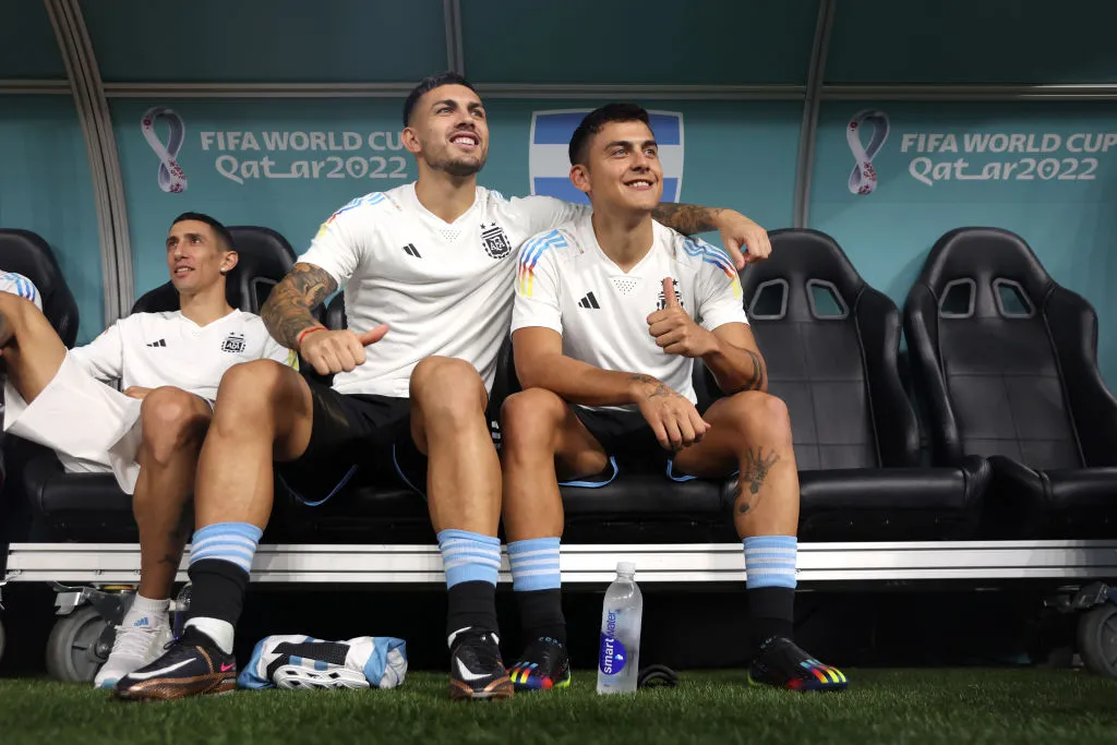 Paulo Dybala y Leandro Paredes en la Selección Argentina. (Getty Images)