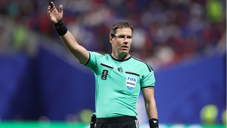Danny Makkelie es el árbitro principal del partido entre Francia y Suecia.