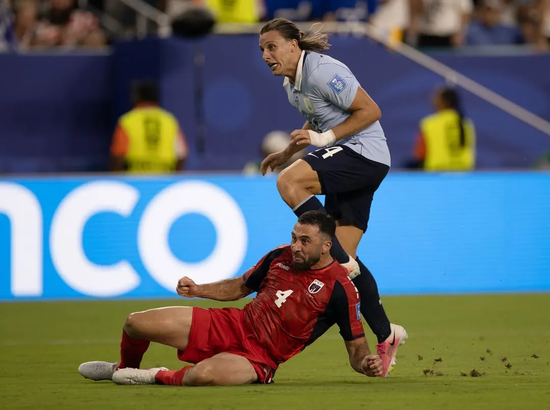 Pico Lopes ante Uruguay. Foto FIFA.