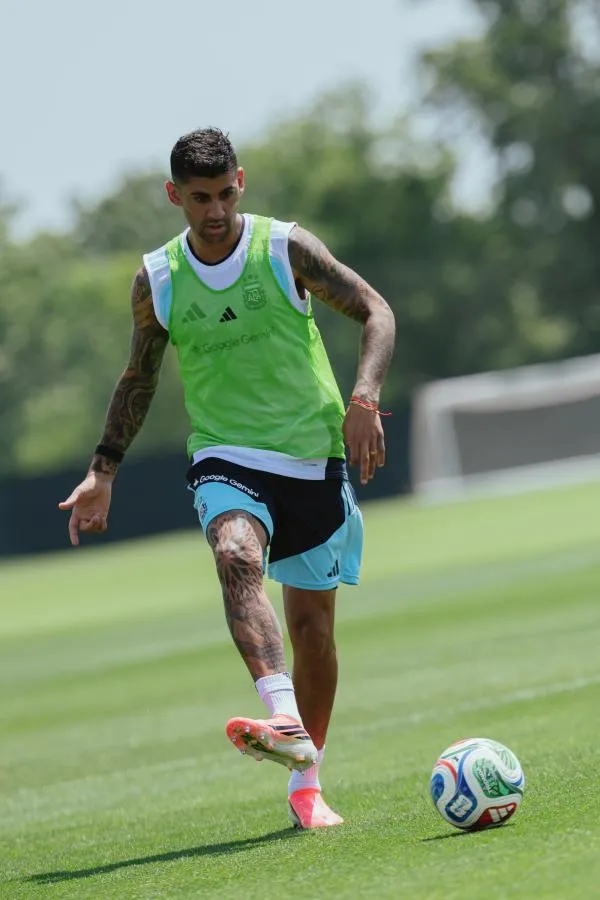Romero volvió a entrenarse con el equipo. Foto AFA.