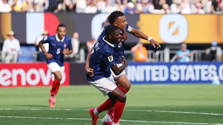 kylian Mbappé celebra el gol ante Suecia.