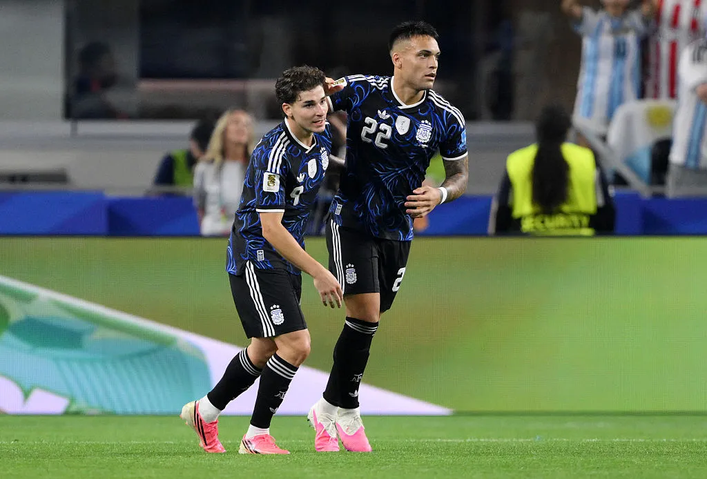 Julián o Lautaro para acompañar a Messi. (Getty)