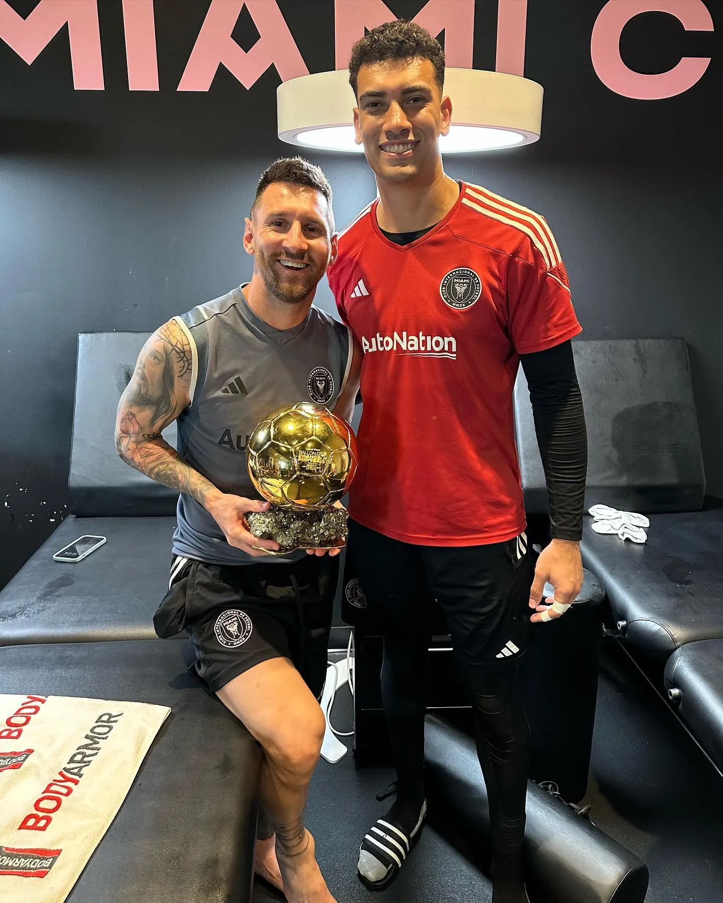 CJ Dos Santos con Messi, su compañero en Inter Miami. Foto CJ Dos Santos.