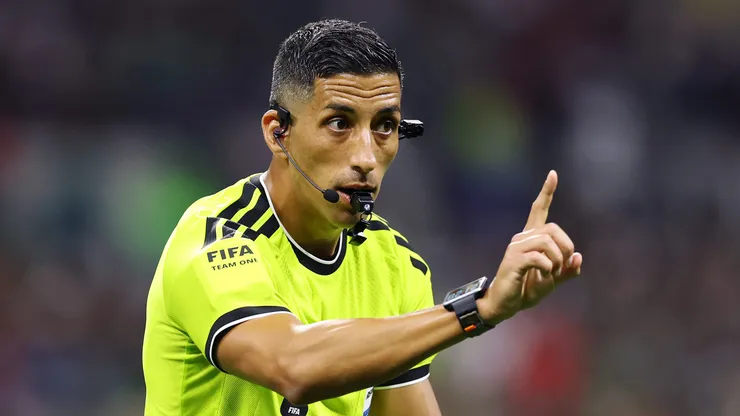 Yael Falcón Pérez, el árbitro de Suiza vs. Argelia.