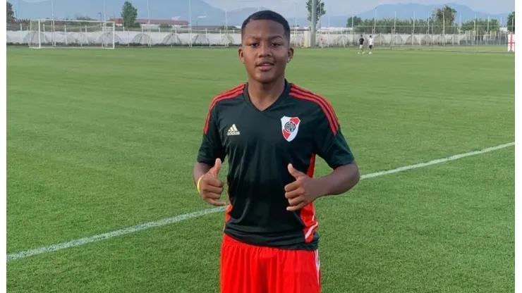 Estevis López, juvenil panameño de River Plate.