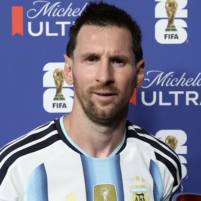 Vozinha y Lisandro Martínez, las dos alternativas de los hinchas al MVP de Messi