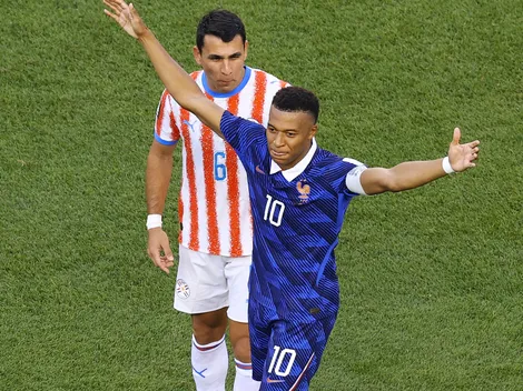 El VAR le perdonó la vida a Mbappé: ¿era roja?