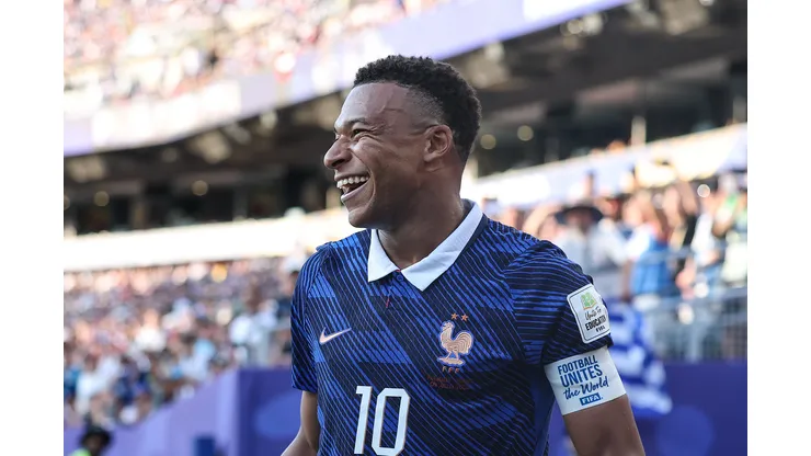 PHILADELPHIA, PENNSYLVANIA - JULY 04: Kylian Mbappe #10 of France reacts after getting fouled by Juan Jose Caceres #4 of Paraguay during the FIFA World Cup 2026 Round of 16 match between Paraguay and France at Philadelphia Stadium on July 04, 2026 in Philadelphia, Pennsylvania. (Photo by Buda Mendes/Getty Images)