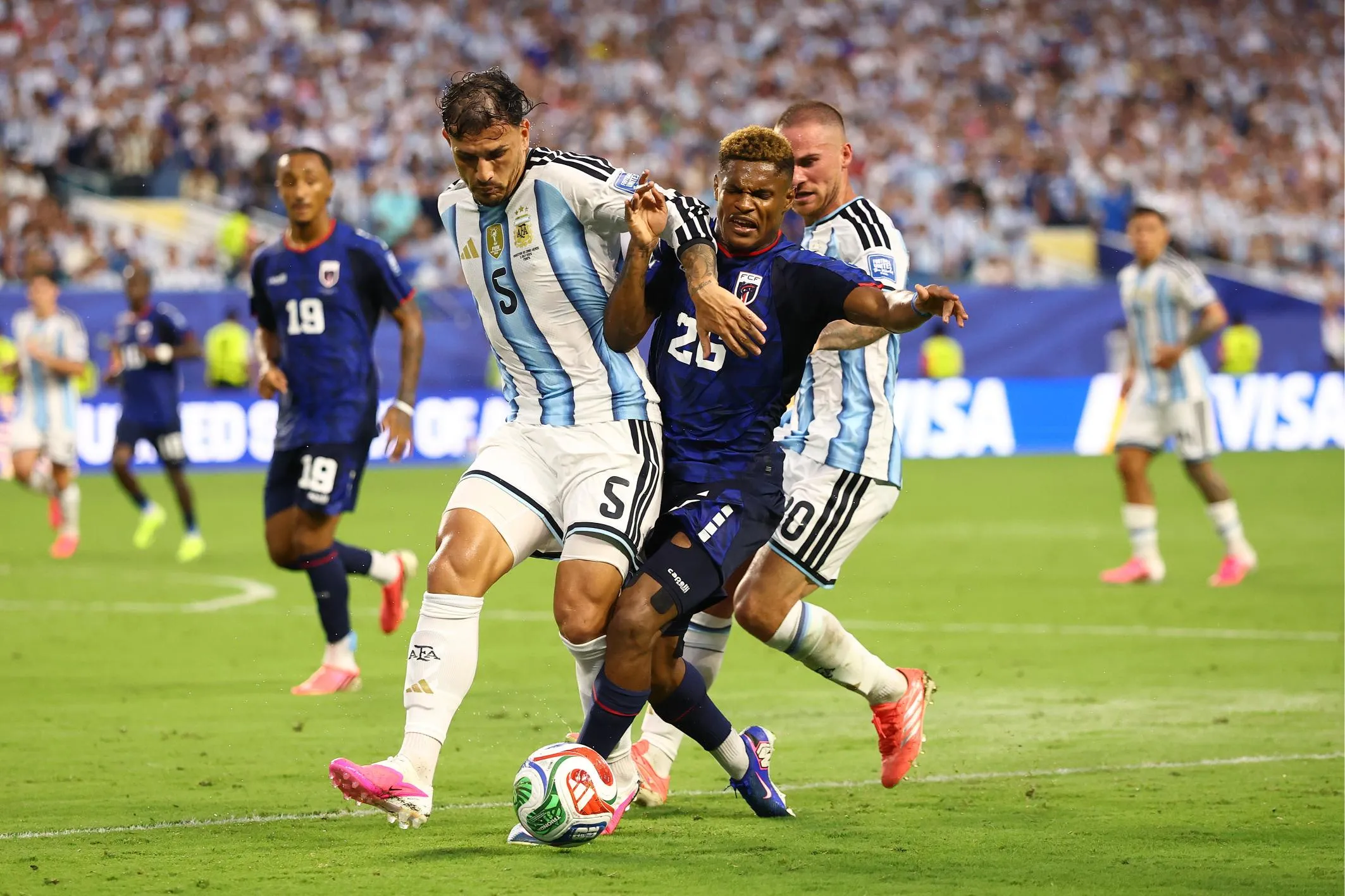 Leandro Paredes en el partido frente a Cabo Verde en Miami. Getty Images.