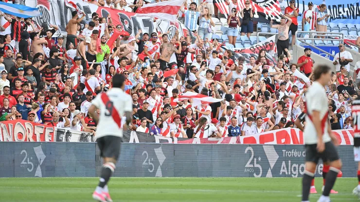 Los hinchas de River dijeron presente en Portugal