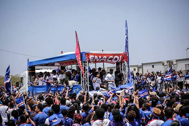 Los ciudadanos de Cabo Verde recibiendo al plantel tras el Mundial 2026. (Getty Images)