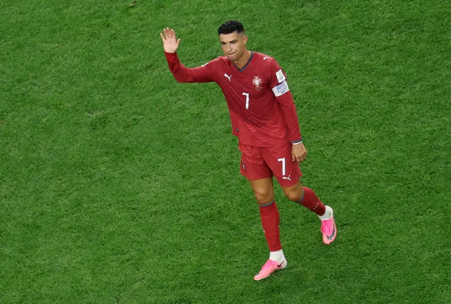 Pidendo disculpas, con los ojos vidriosos: así Cristiano le dijo adiós para siempre a la Copa del Mundo (Getty Images)