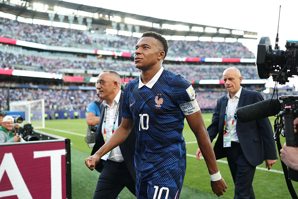 El cruce entre Kylian Mbappé y Celeste Amarilla sigue. (Getty)