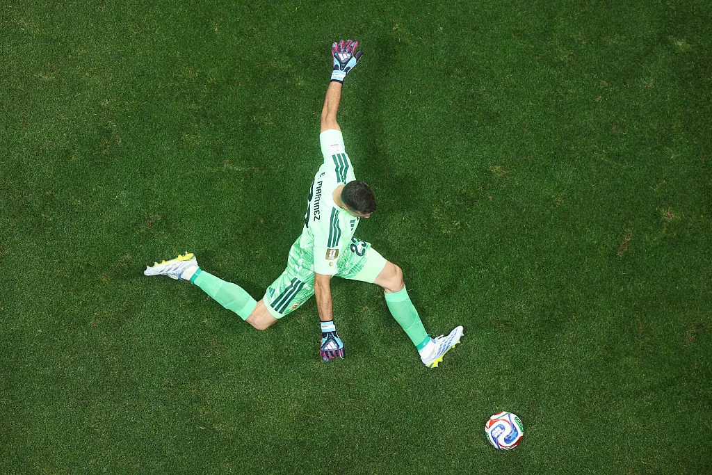 Tampoco su juego con los pies. (Getty)