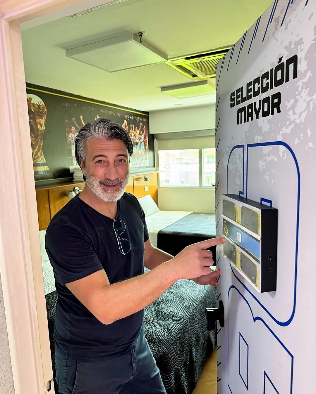 El DT Suizo en la habitación de Maradona. IG.
