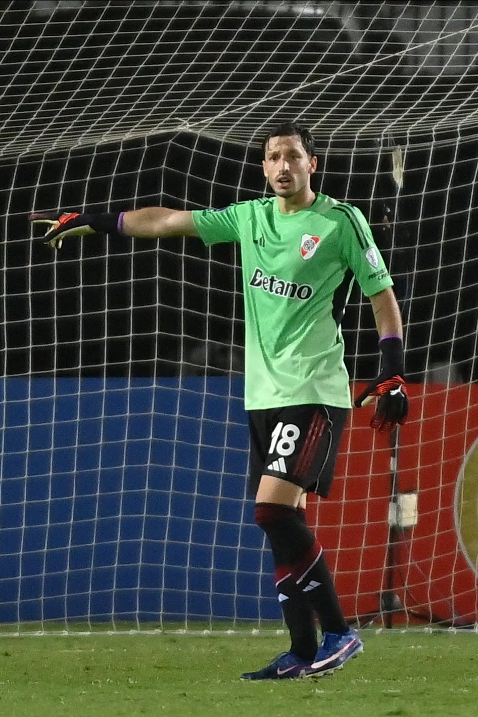 Viña atajó en la victoria ante Carabobo en Venezuela. (Foto: Prensa River).