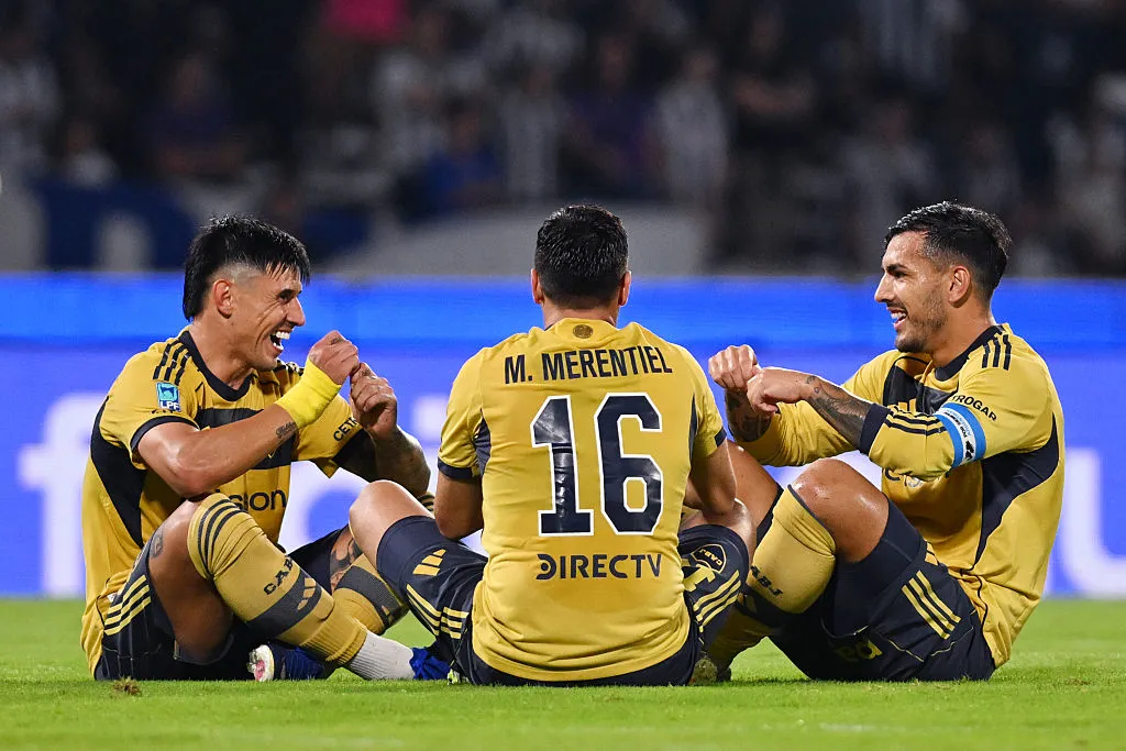 Leandro Paredes, Miguel Merentiel y Adam Bareiro, en Boca. (Getty Images)