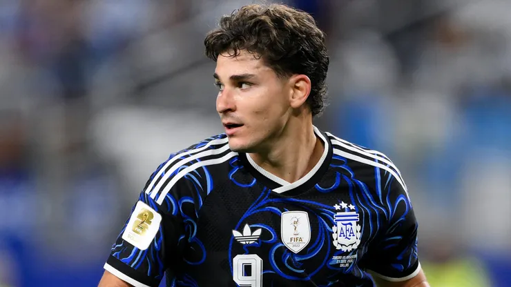 Julián Álvarez seguido por Barcelona.