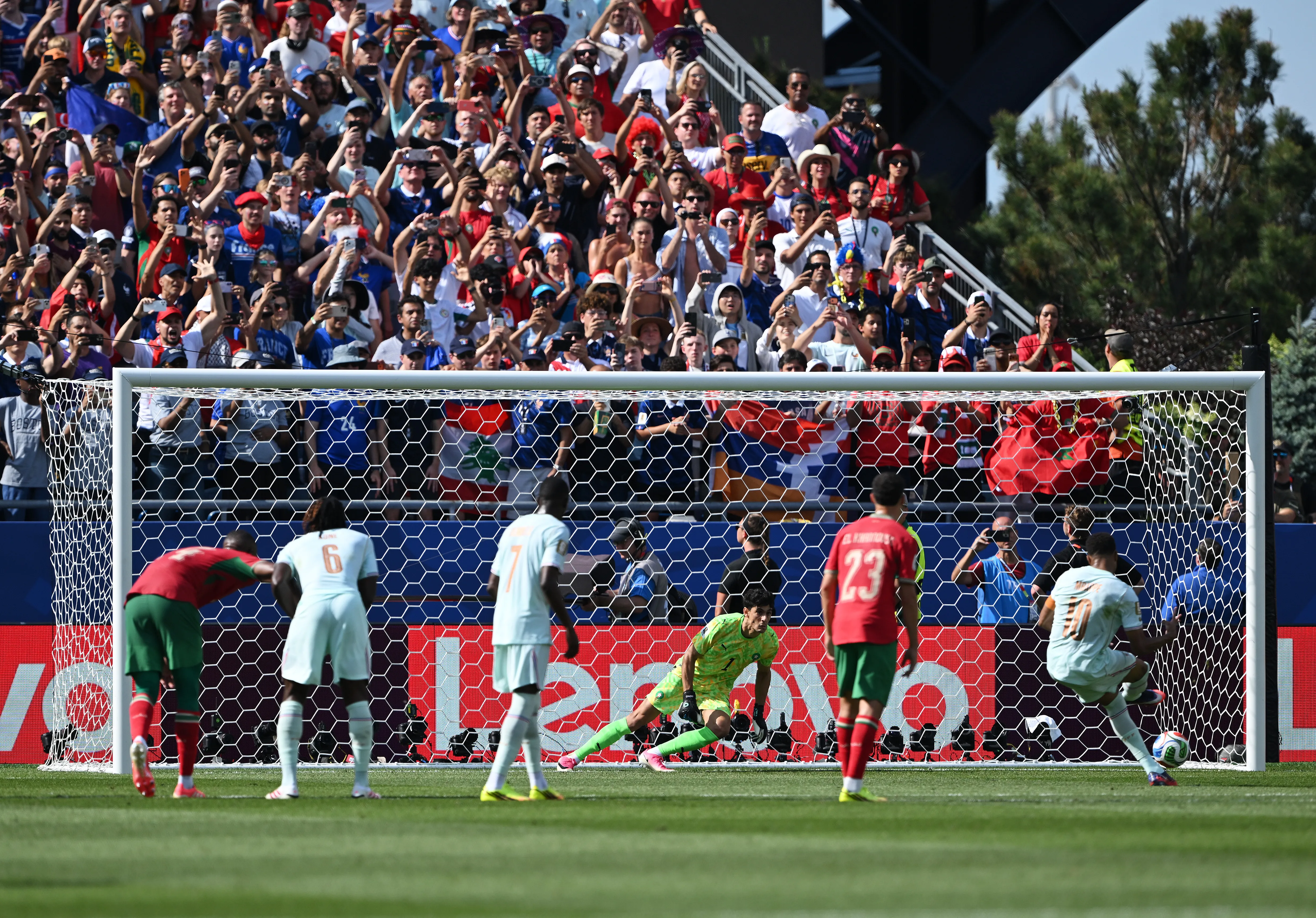 Bono le atajó el penal a Mbappé. (Foto: Getty).