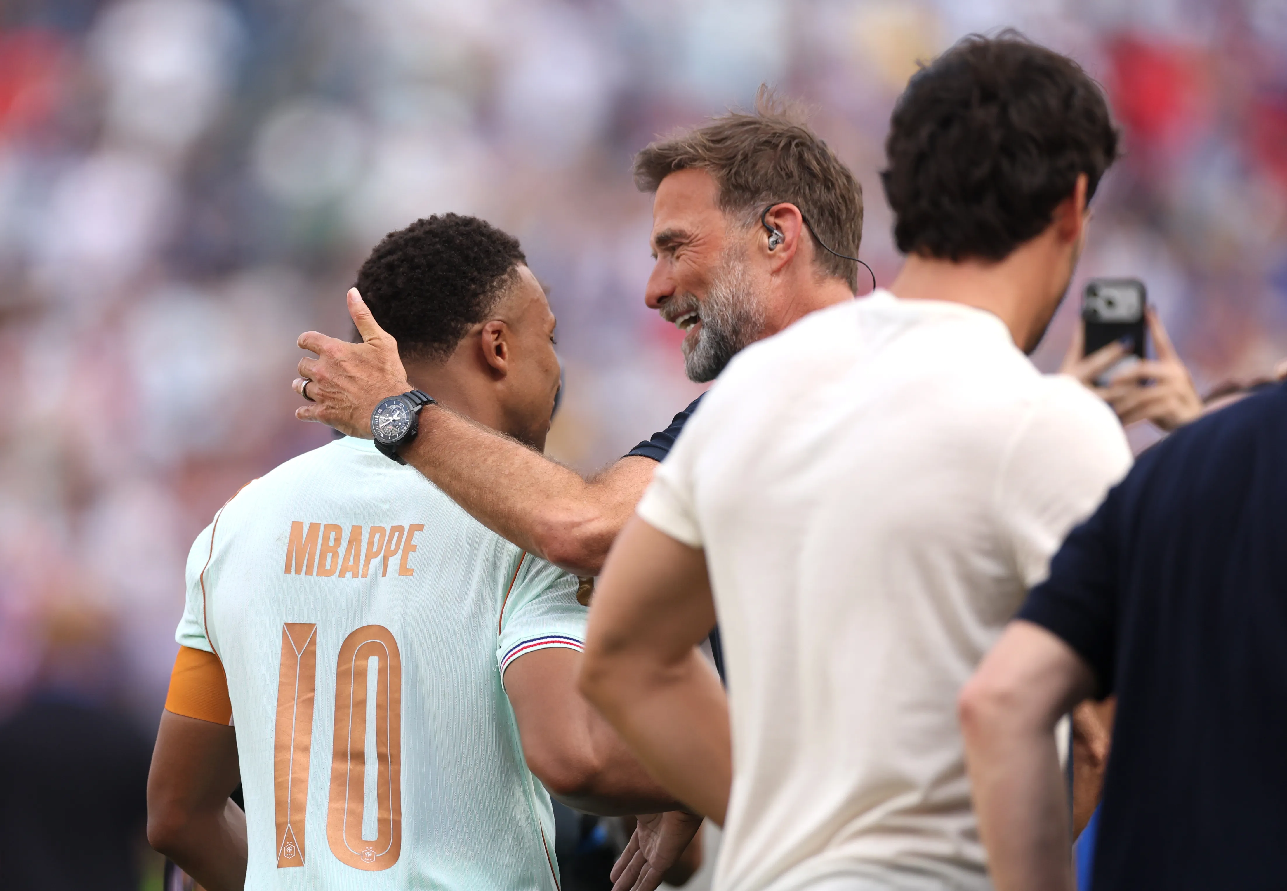 Mbappé y Klopp tras el pase de Francia a semifinales. (Foto: Getty).