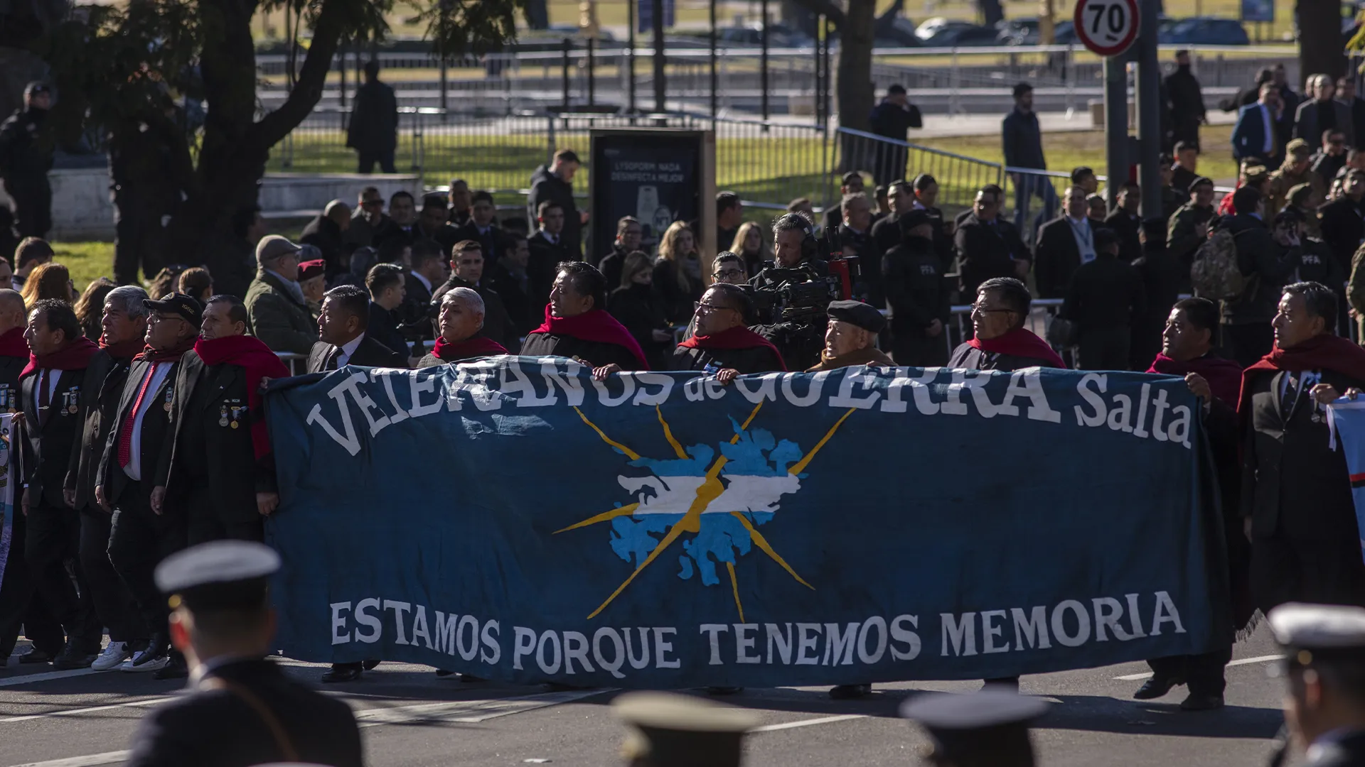 Los veteranos de guerra en el homenaje a los caídos en Malvinas.