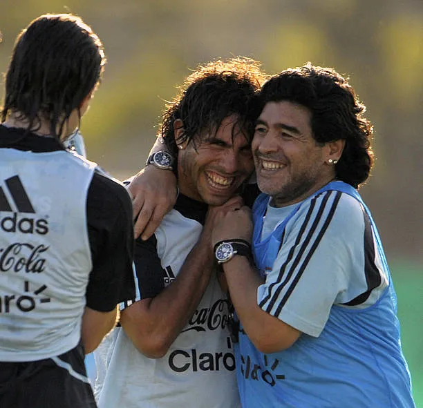 Carlos Tevez y Diego Armando Maradona en la Selección Argentina. (Getty Images)