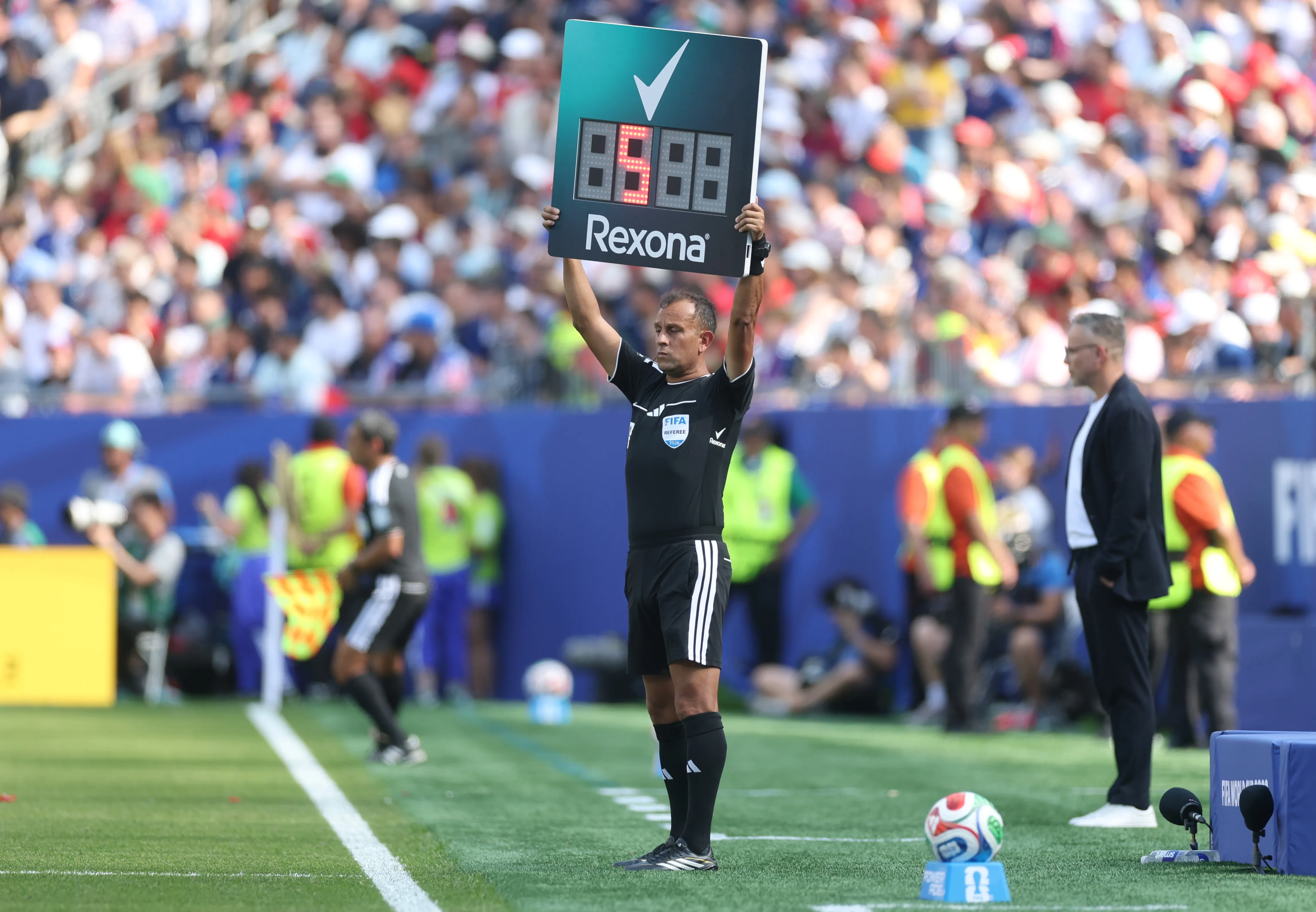 Con el fin de reducir el tiempo perdido pr partido, las sutituciones tendrán un tiempo límite (Getty Images).