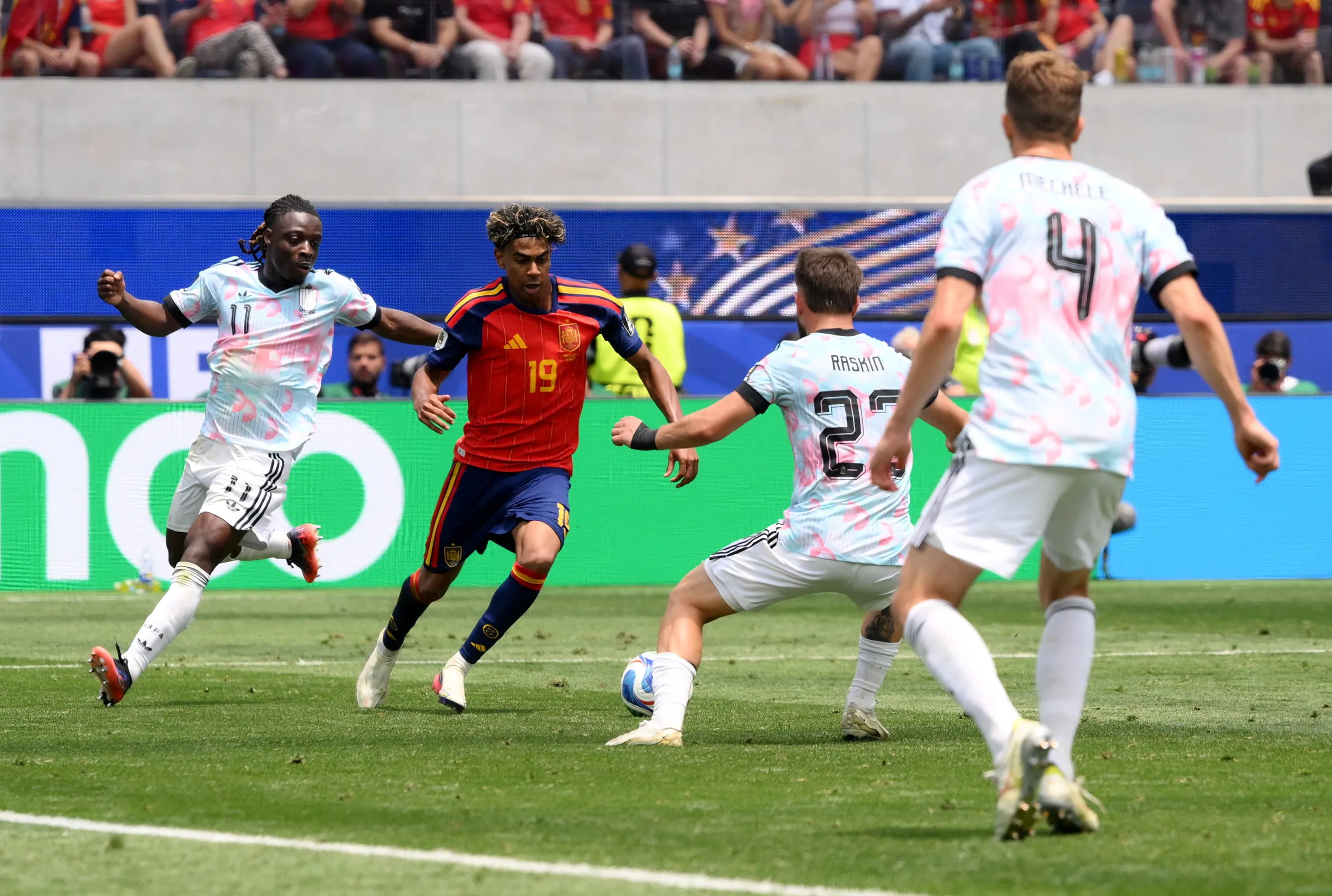 Lamine Yamal ante Bélgica. (Foto: Getty).