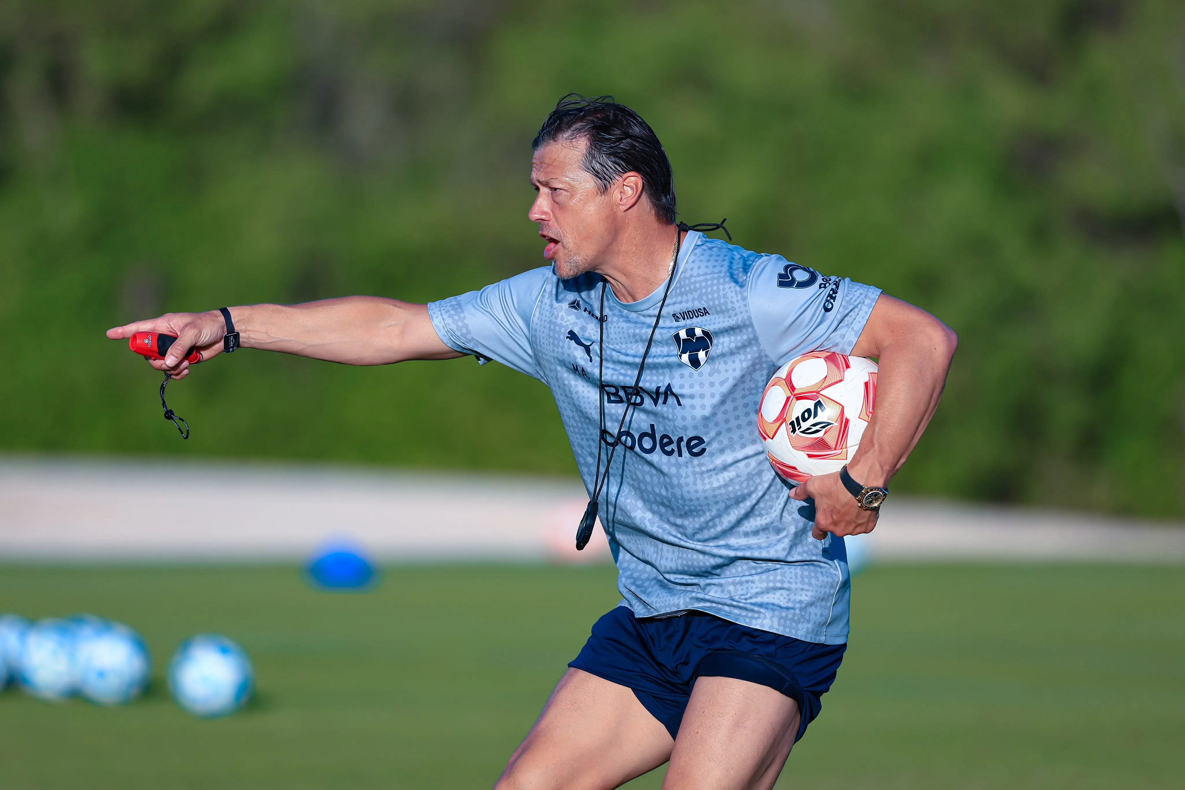 Almeyda se prepara para el inicio de la competencia oficial con Monterrey.