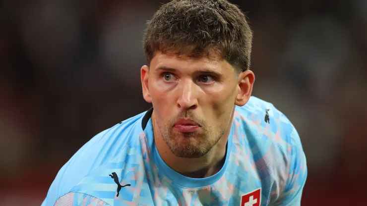 Gregor Kobel, arquero de Suiza.