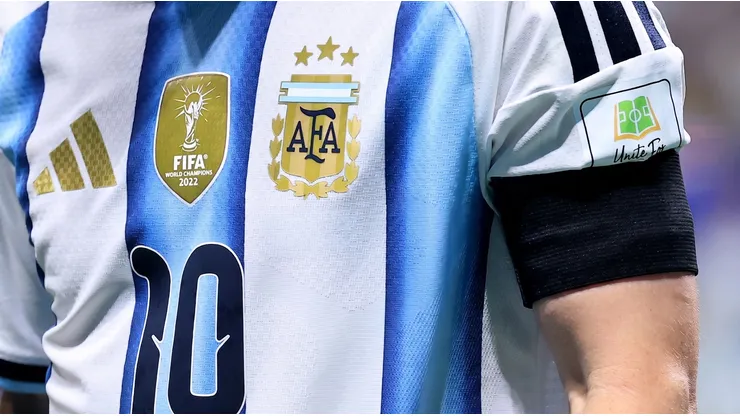 ¿Por qué la Selección Argentina usa brazalete negro en el partido ante Suiza por los cuartos de final del Mundial 2026?