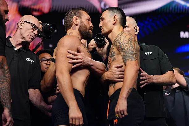 Conor McGregor y Max Holloway. (Getty Images)