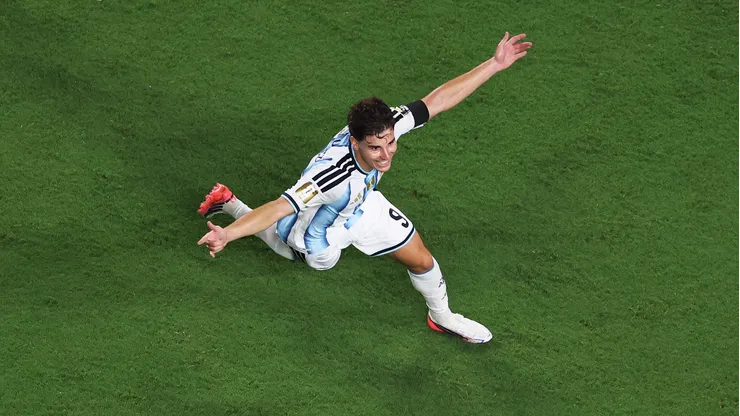 Julián Álvarez destrabó el partido contra Suiza con un golazo.