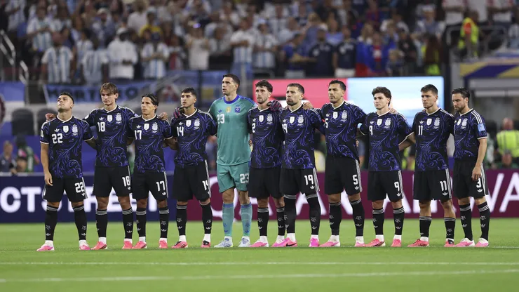 La Selección Argentina se enfrentará a inglaterra este miércoles 15 de julio por la semifinal del Mundial 2026, con la camiseta suplente.