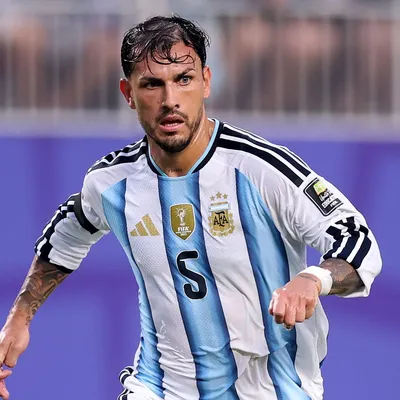 Revelan el diálogo entre Paredes y Scaloni en pleno duelo ante Suiza: “Lo pongo a Ota”