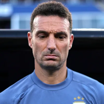 Scaloni analiza jugar con línea de 5 ante Inglaterra