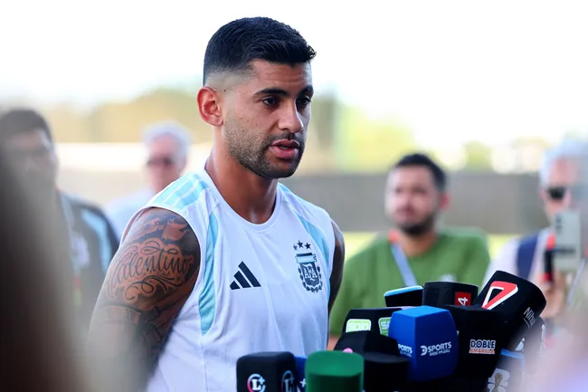 Cristian Romero se cuidó, pero está a disposición. (Foto: Getty)