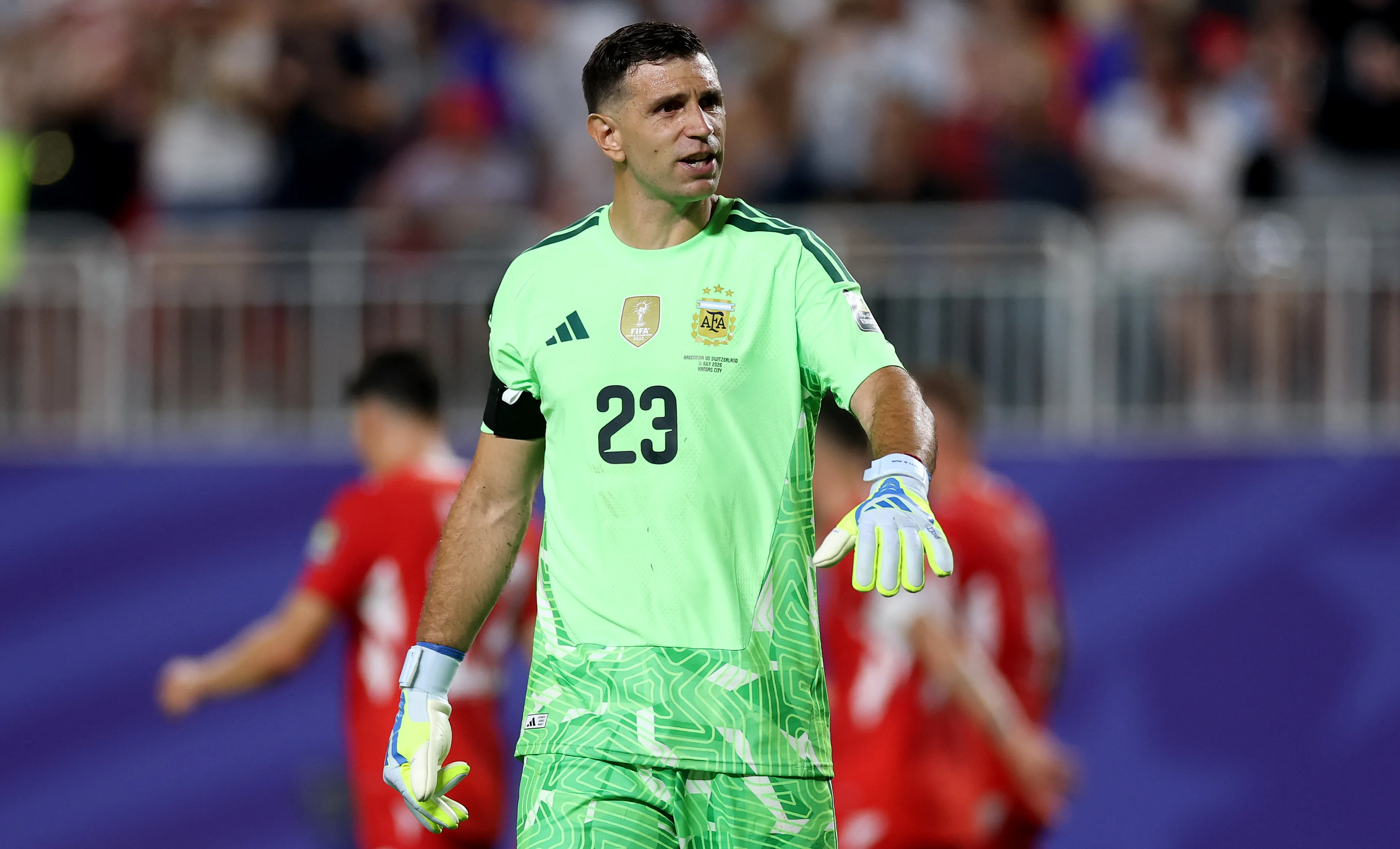 Emiliano Martínez tiene contrato con Aston Villa hasta junio de 2029.