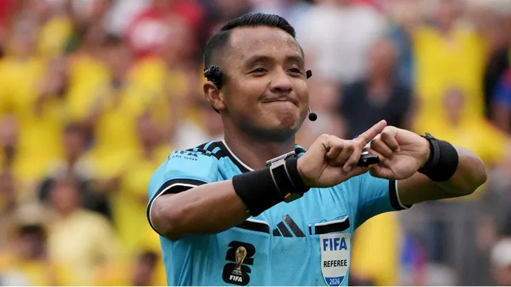 El salvadoreño Ivan Barton es el árbitro de la semifinal entre Francia y España.