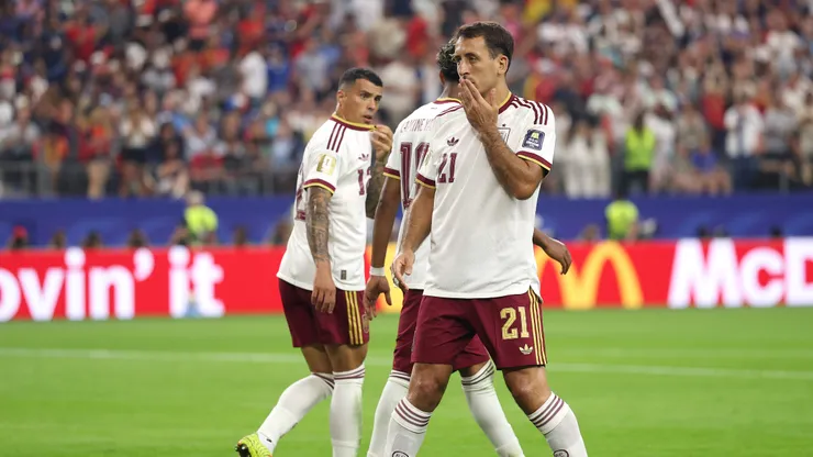 Mikel Oyarzabal celebra el 1-0 ante Francia.