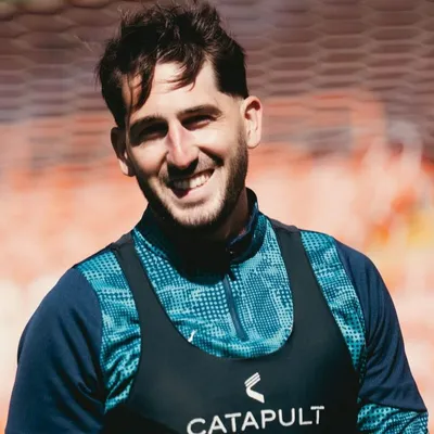 Franco Ravizzoli, arquero argentino en el ascenso inglés: “Acá dicen que será Inglaterra contra la FIFA”